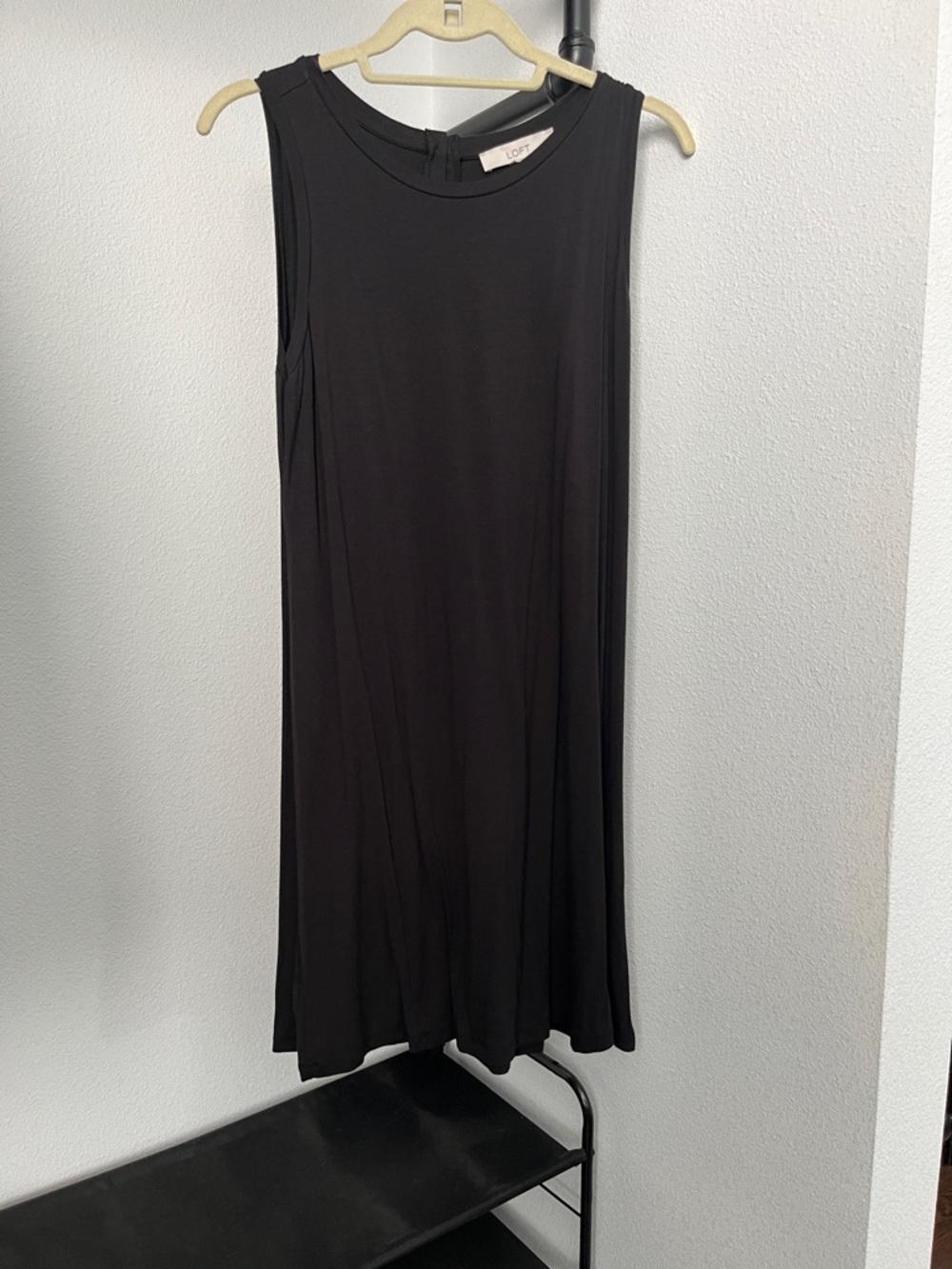 LOFT Black Crewneck Sleeveless Top